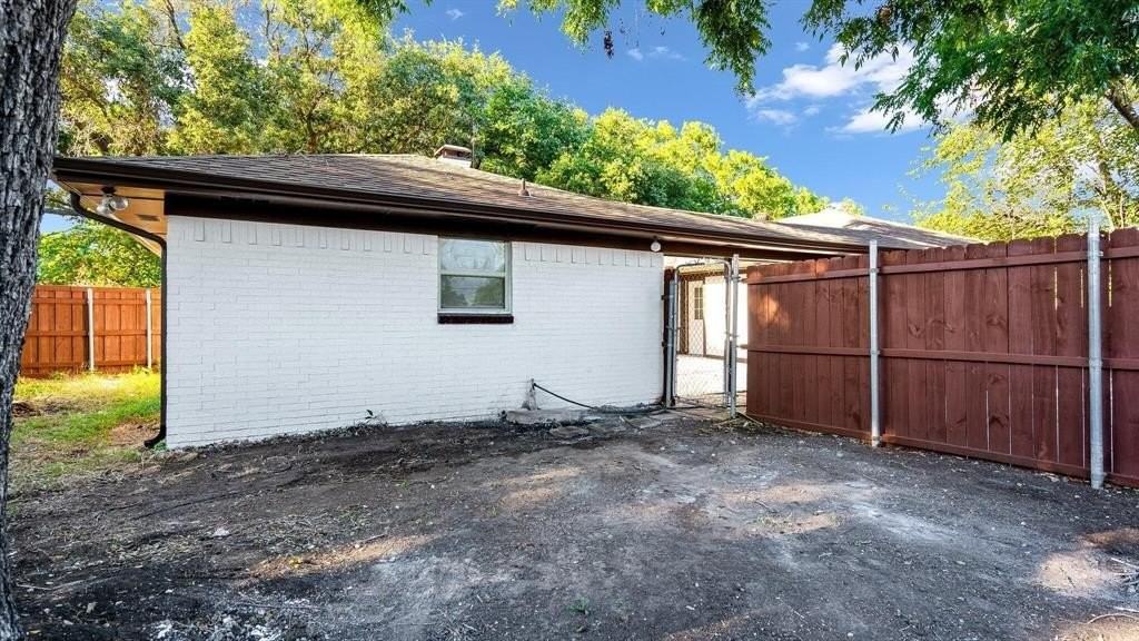 2416 Kimberly Ln - Photo 3 of 20