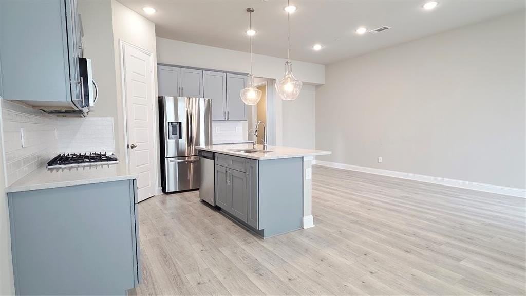 12976 Rockham Ln - Photo 4 of 23