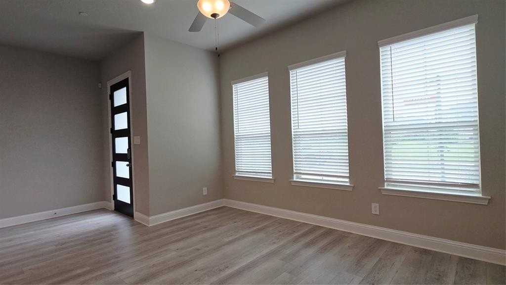 12976 Rockham Ln - Photo 5 of 23