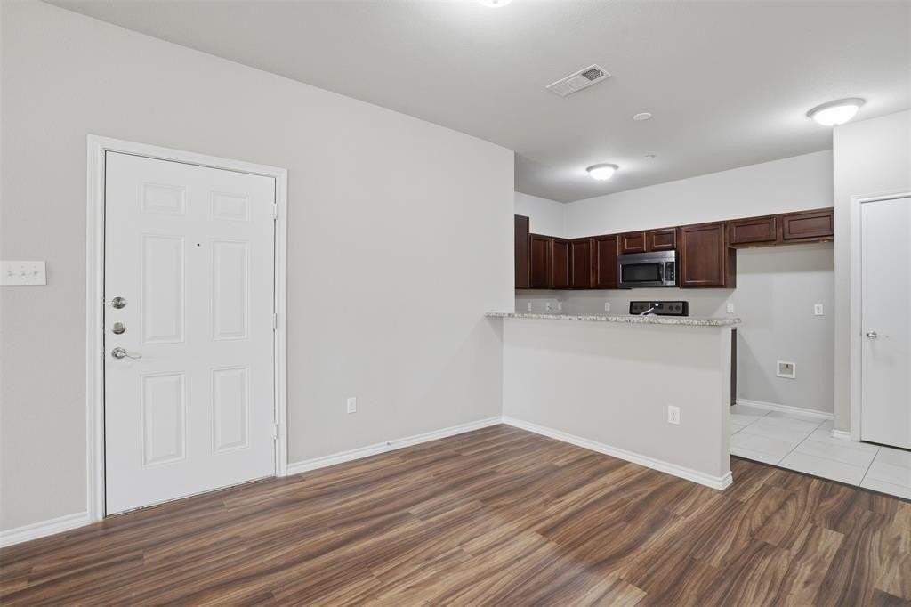 514 E Hazelwood St #B - Photo 4 of 26