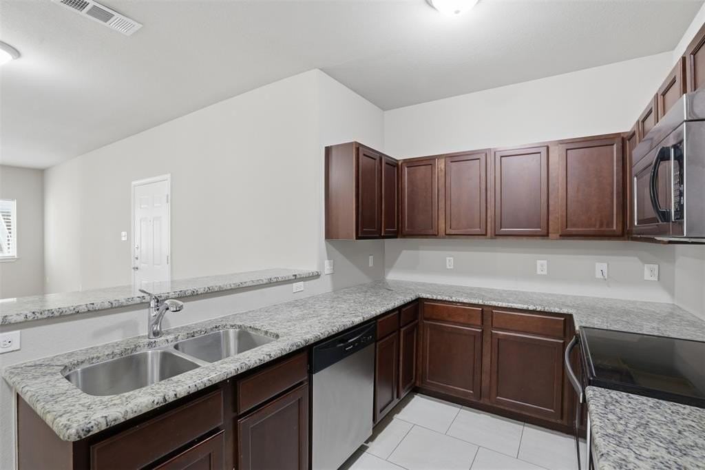 514 E Hazelwood St #B - Photo 7 of 26
