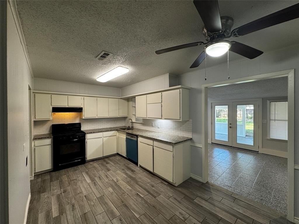 3008 Winfield Dr - Photo 3 of 9