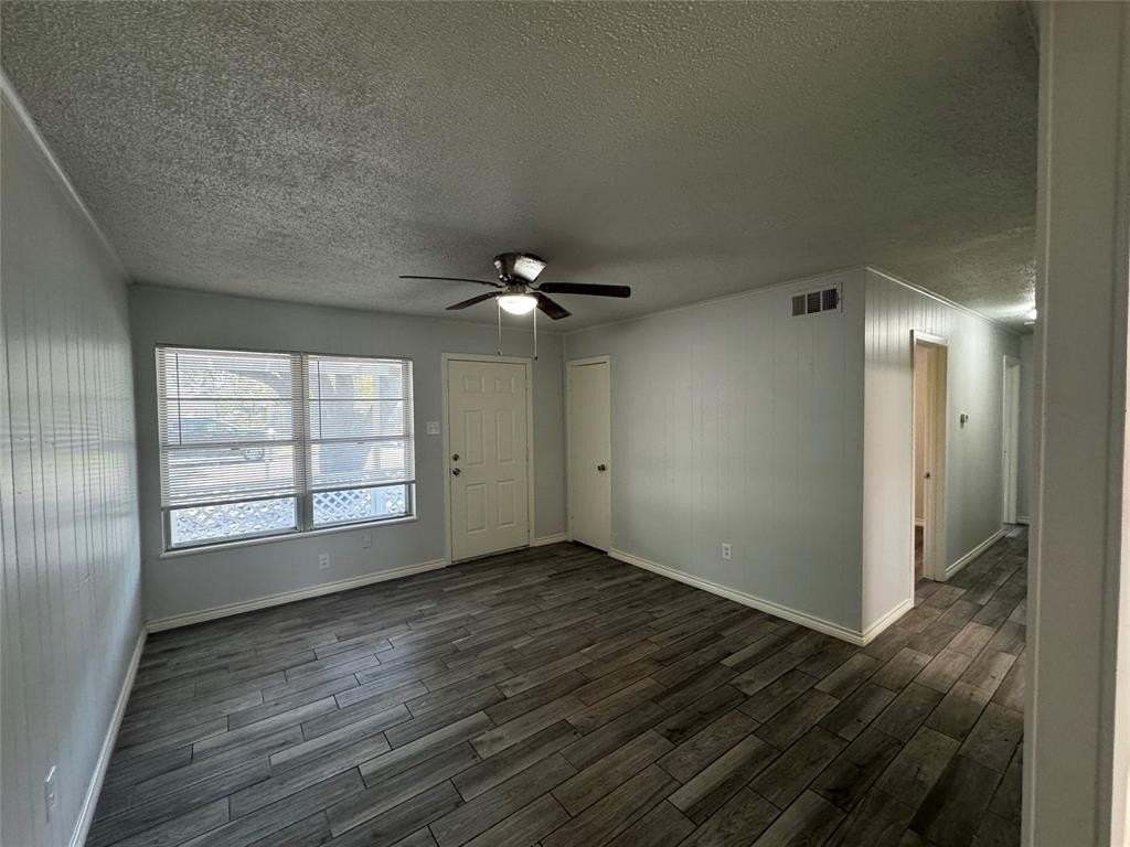 3008 Winfield Dr - Photo 4 of 9