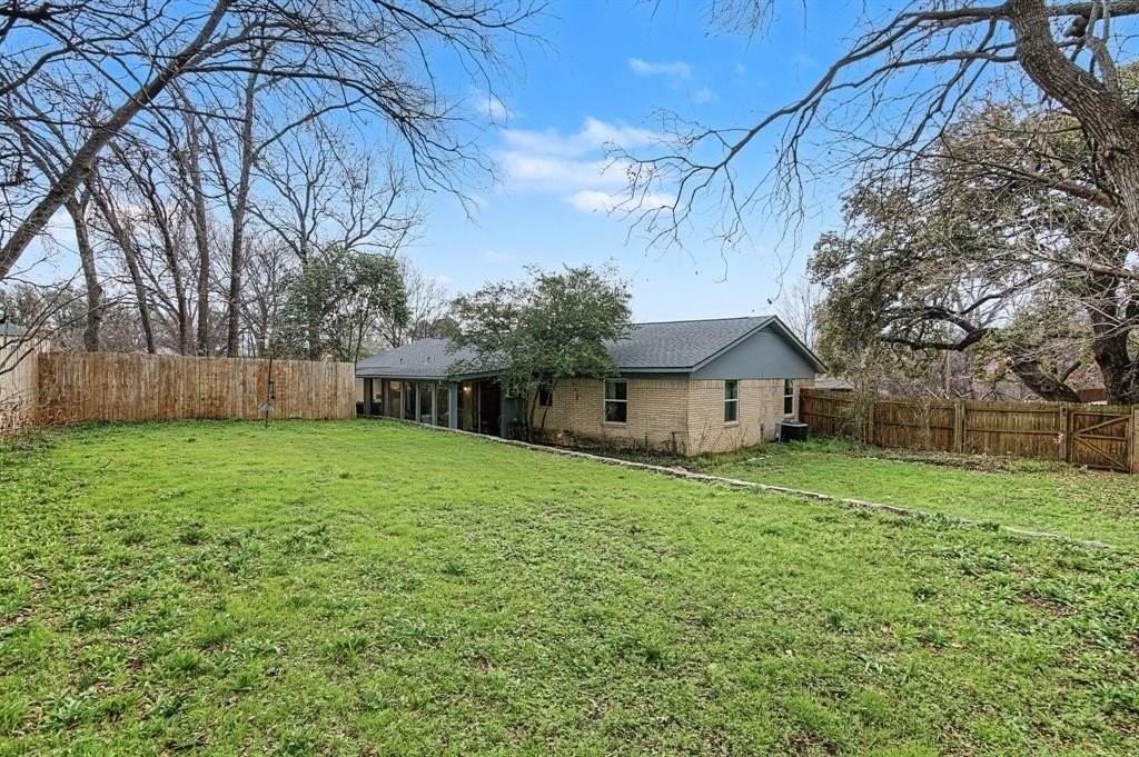 405 Torrey St - Photo 3 of 15