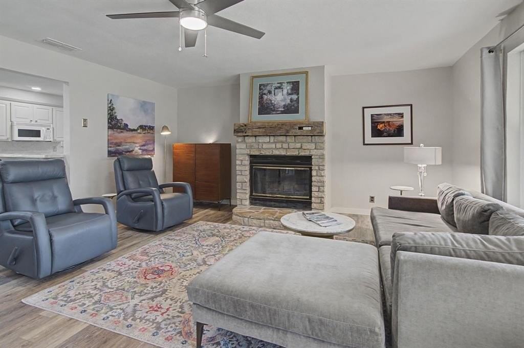 405 Torrey St - Photo 4 of 15