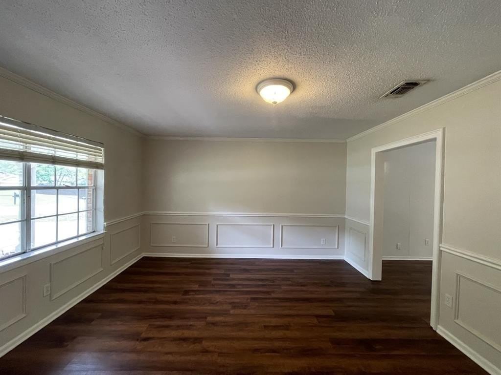 705 White Oak Ln - Photo 2 of 15