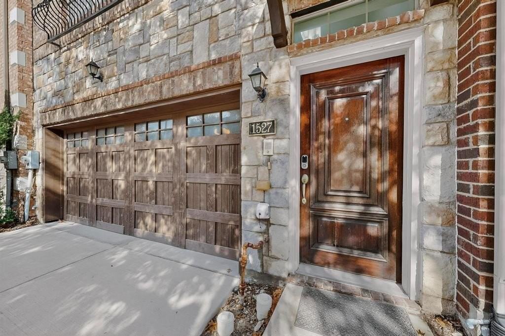 1527 Biltmore Ln - Photo 3 of 40