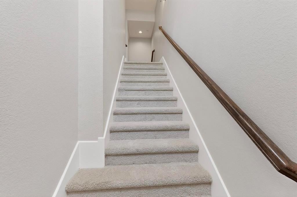 1527 Biltmore Ln - Photo 4 of 40