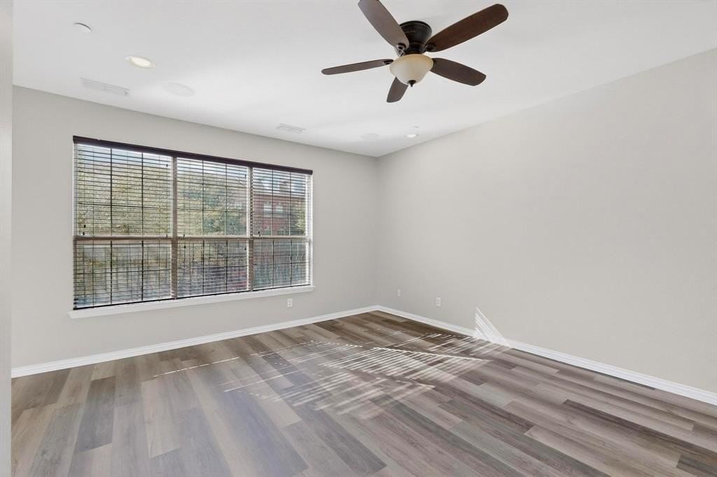 1527 Biltmore Ln - Photo 5 of 40