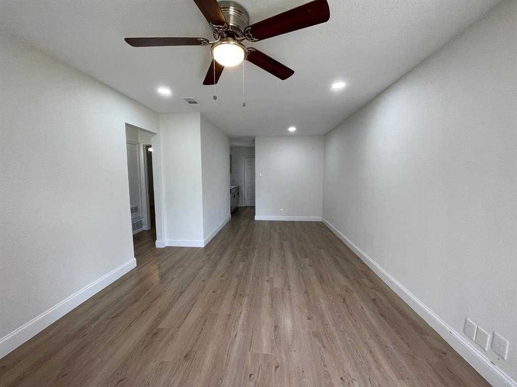 208 Hosack St - Photo 2 of 8