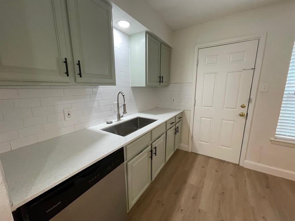 208 Hosack St - Photo 4 of 8