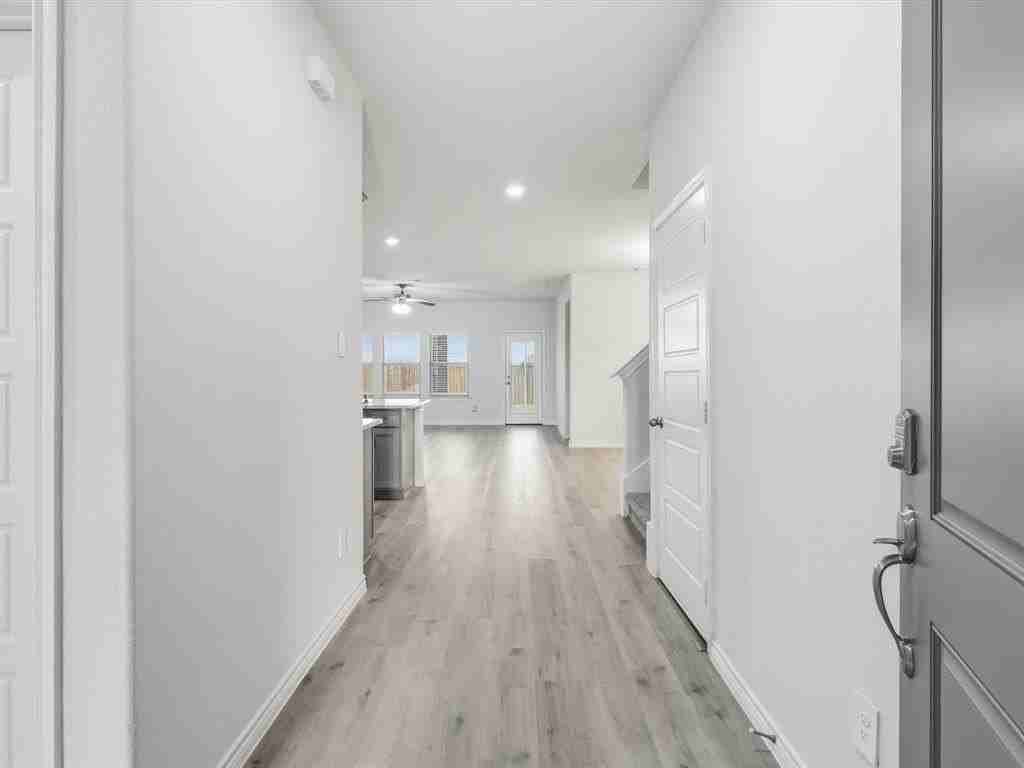 10201 Sunnyview Ln - Photo 3 of 24