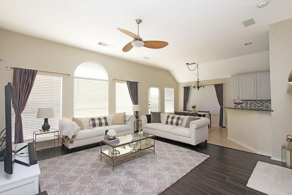 1861 Carson Ln - Photo 3 of 27