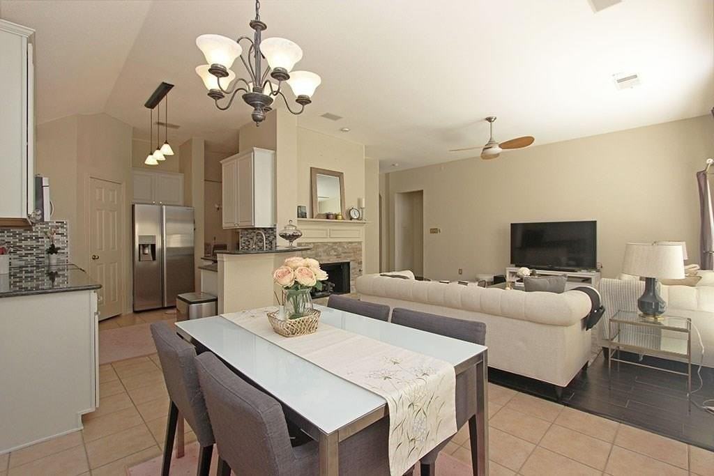 1861 Carson Ln - Photo 5 of 27