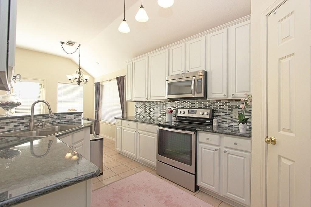 1861 Carson Ln - Photo 7 of 27