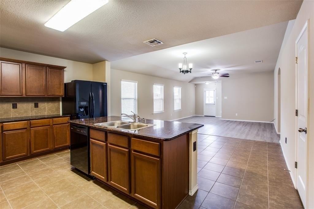 1121 Rainer Dr - Photo 3 of 15