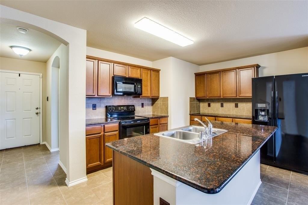 1121 Rainer Dr - Photo 4 of 15