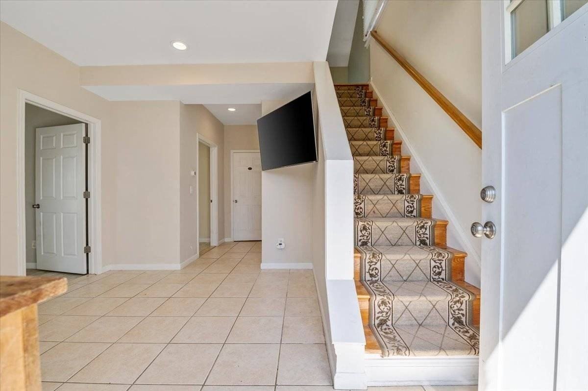 25A Gardners Ln - Photo 5 of 29