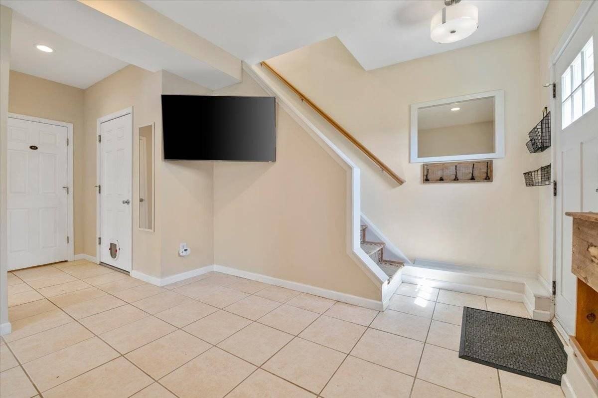 25A Gardners Ln - Photo 7 of 29