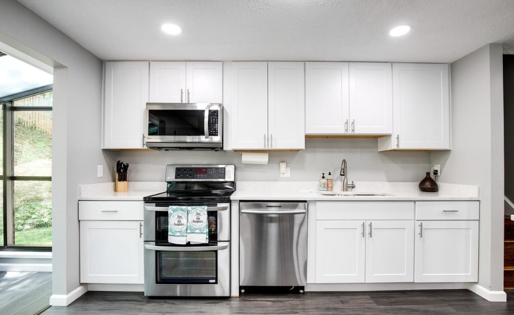 15337 Edgehill Dr #1 - Photo 3 of 23