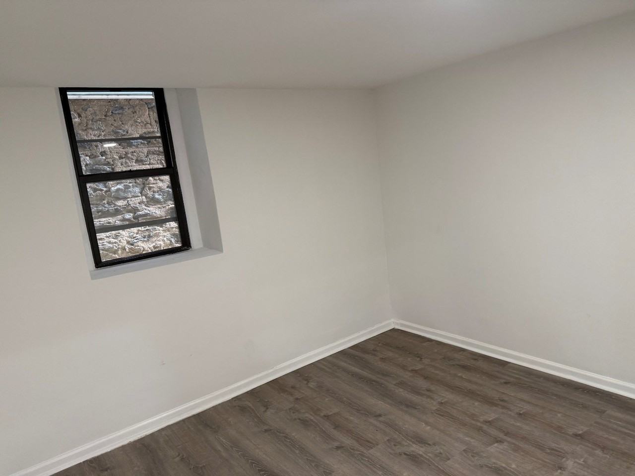 1847 Bronxdale Ave - Photo 5 of 12