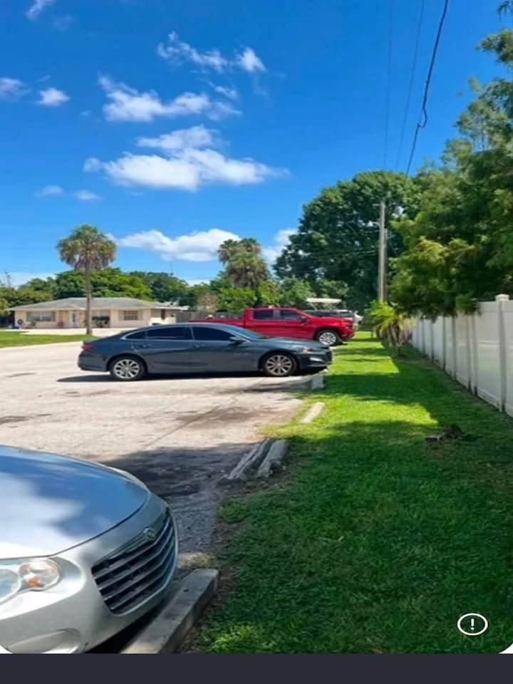 529 20th St W #D - Photo 2 of 9