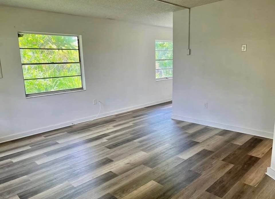 529 20th St W #D - Photo 4 of 9