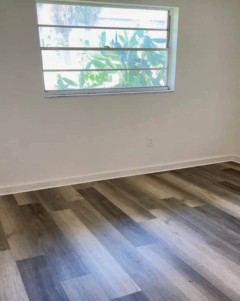 529 20th St W #D - Photo 6 of 9