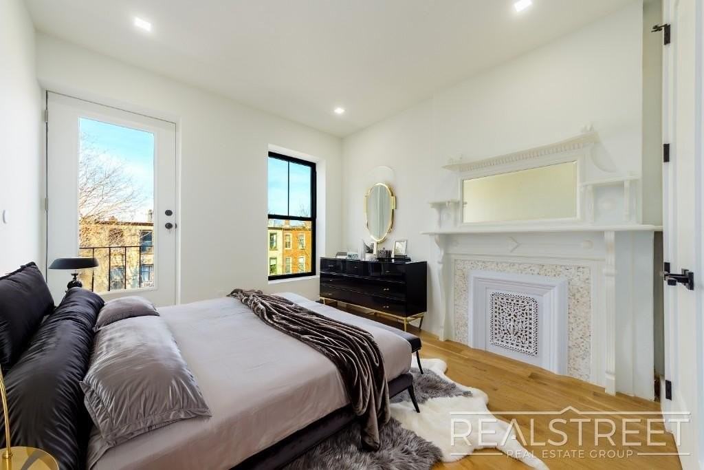 109 Decatur St #2 - Photo 3 of 14