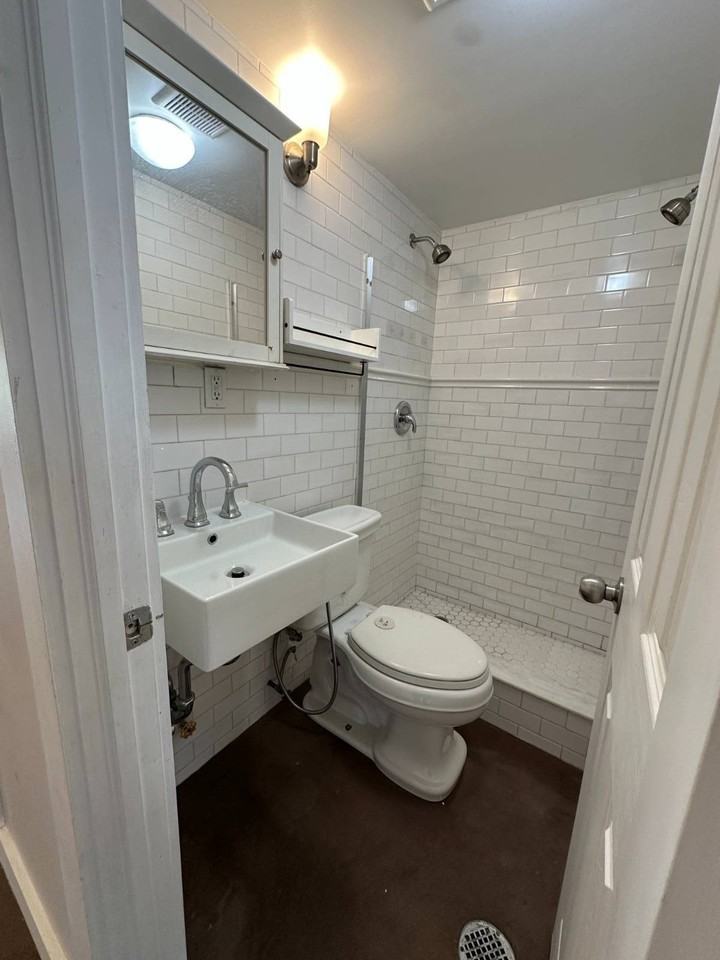 327 Van Brunt St #1 - Photo 7 of 9