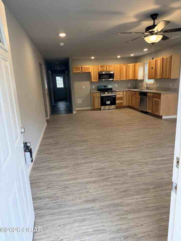 618 N Hall St #A - Photo 2 of 13