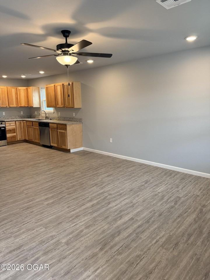 618 N Hall St #A - Photo 3 of 13