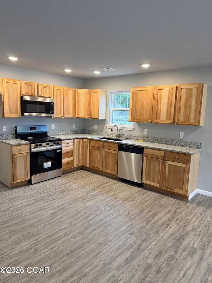 618 N Hall St #A - Photo 5 of 13