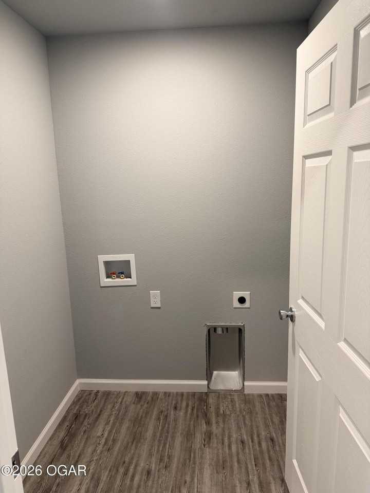 618 N Hall St #A - Photo 7 of 13