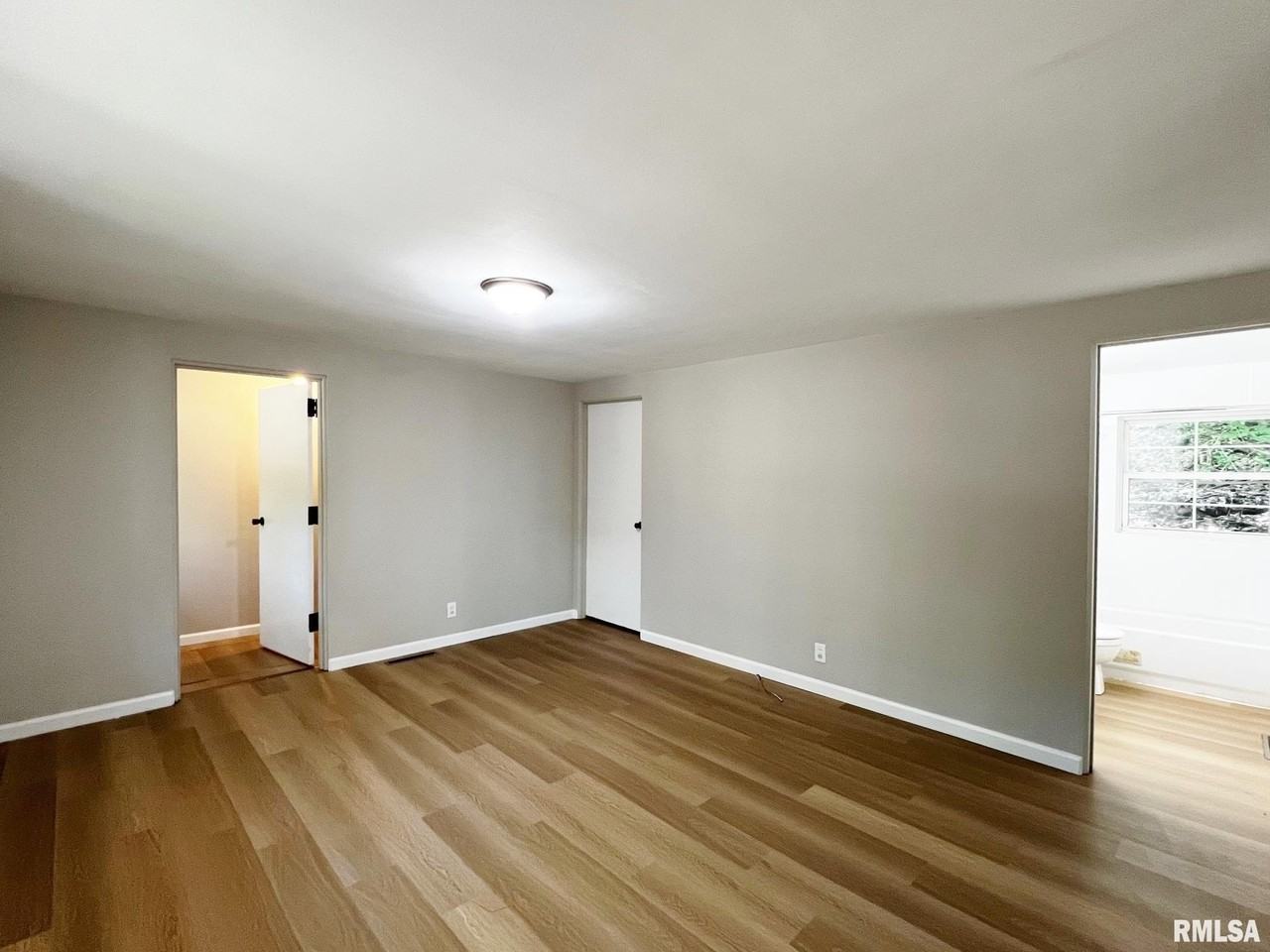 112 Oakdale St - Photo 6 of 15