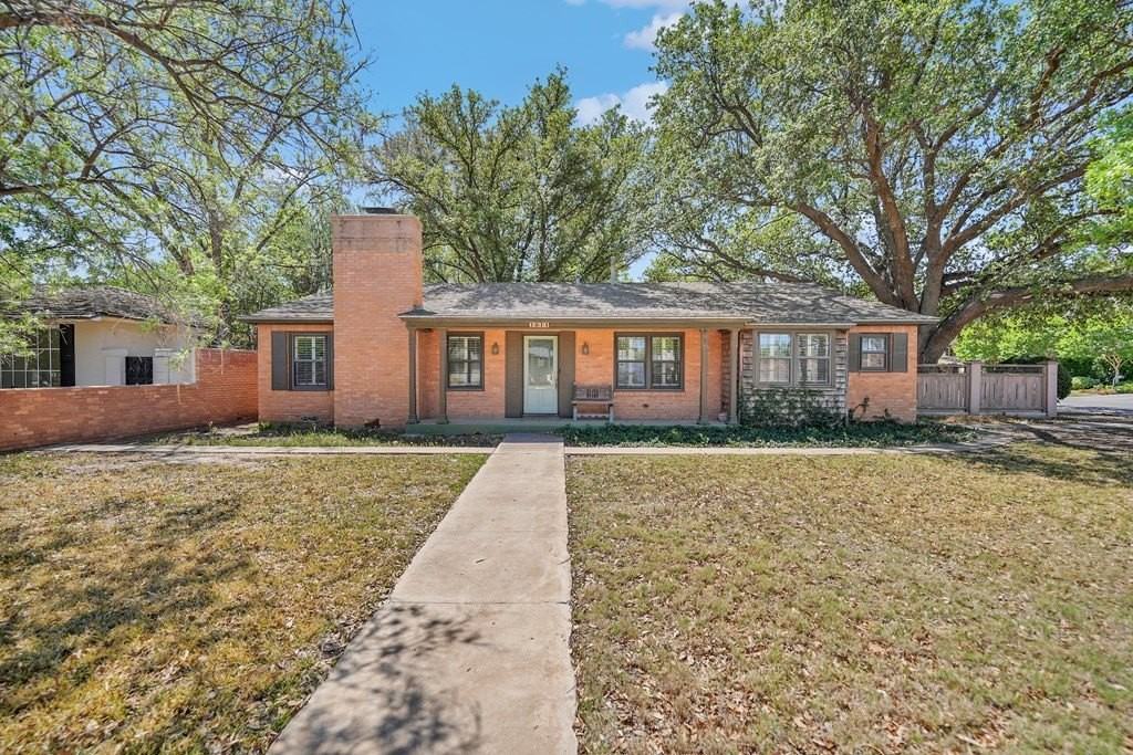 1511 Bedford Dr - Photo 2 of 32