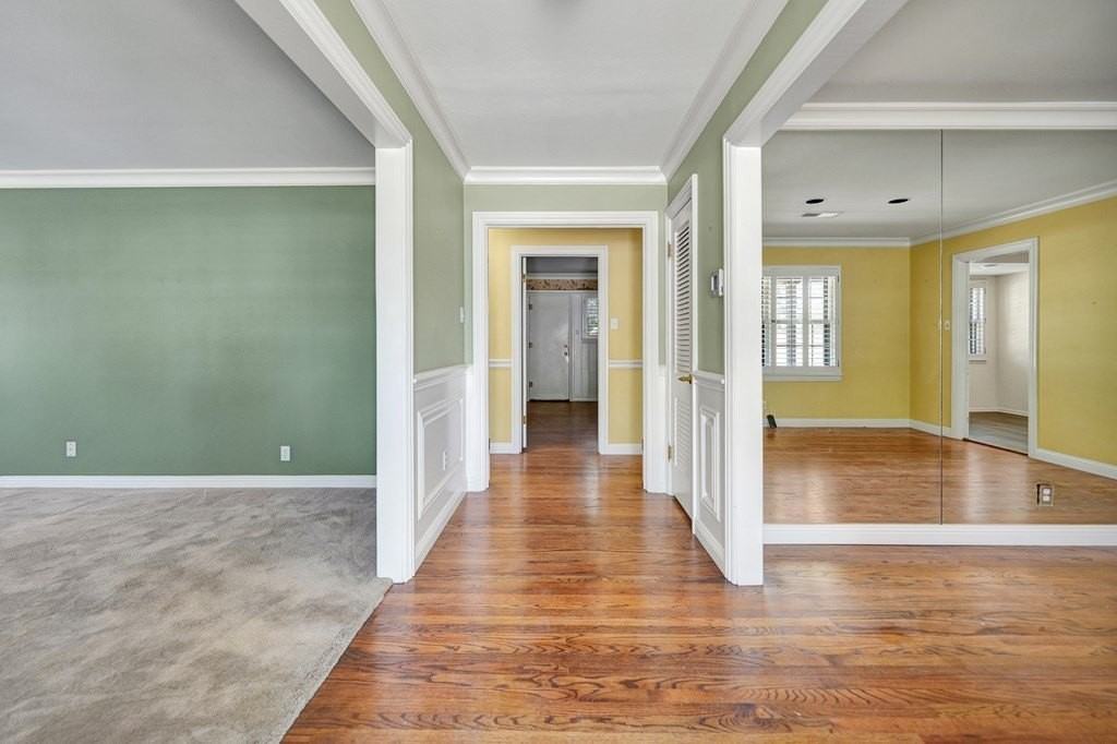 1511 Bedford Dr - Photo 4 of 32