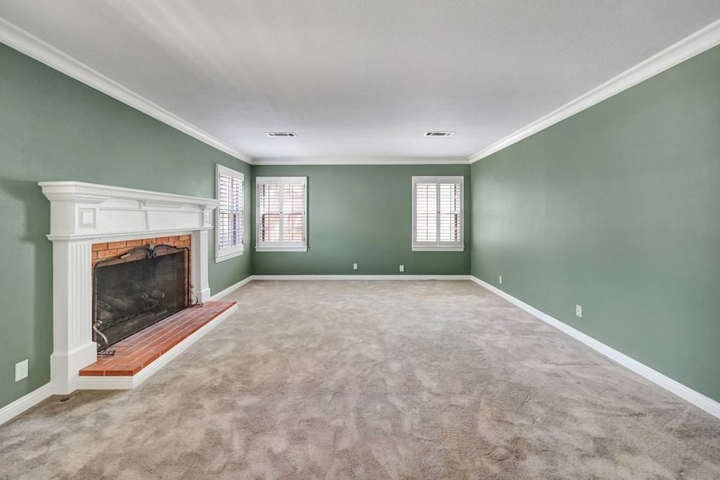 1511 Bedford Dr - Photo 5 of 32