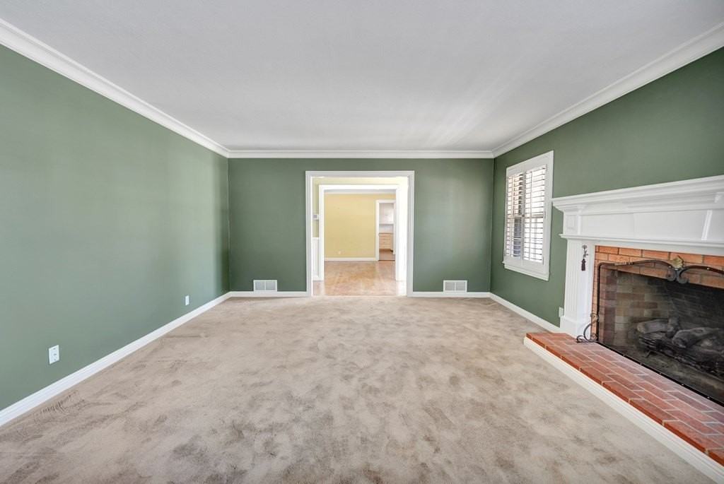 1511 Bedford Dr - Photo 7 of 32