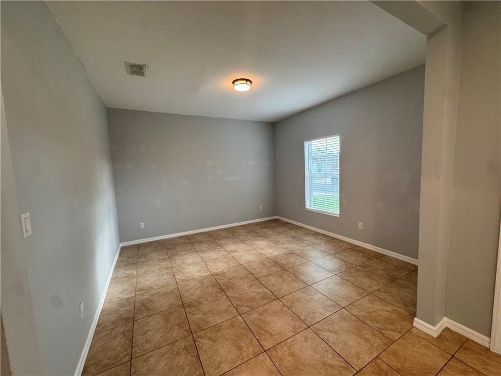 5274 Oakland Lake Cir - Photo 3 of 23