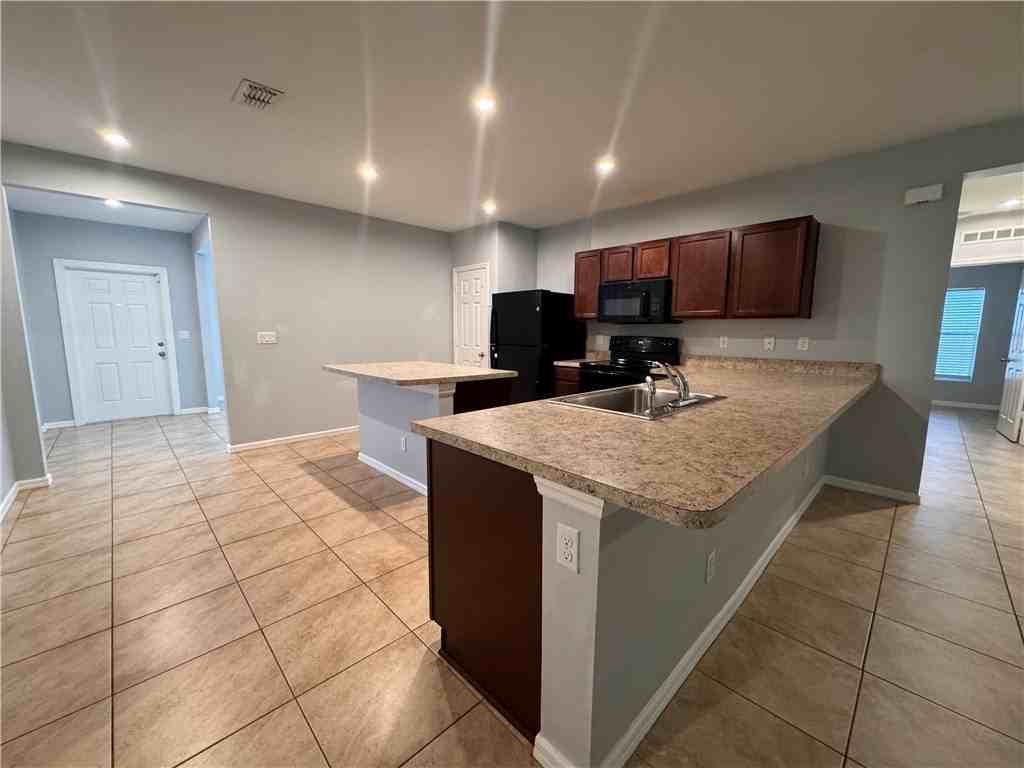 5274 Oakland Lake Cir - Photo 4 of 23