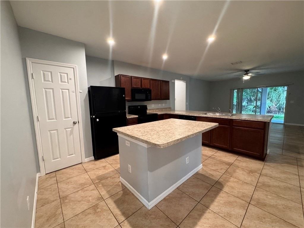 5274 Oakland Lake Cir - Photo 5 of 23