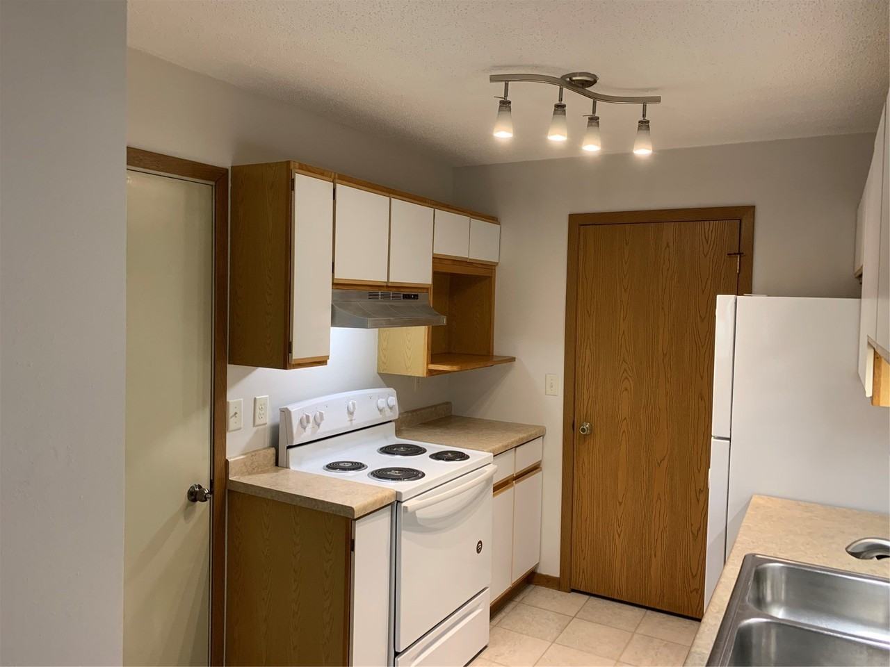 222 Soo Ave - Photo 3 of 9