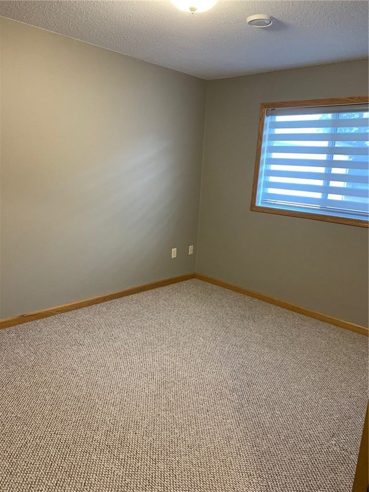 142 Soo Ave - Photo 4 of 7