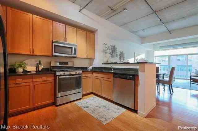 3670 Woodward Ave #404 - Photo 4 of 31