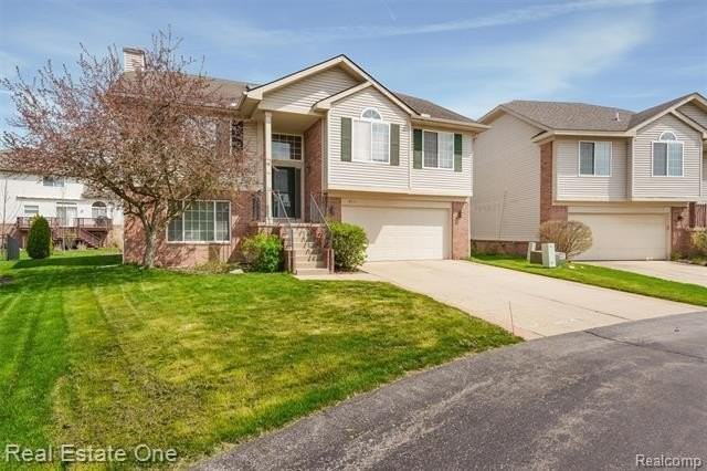 4721 Carrington Dr - Photo 3 of 46