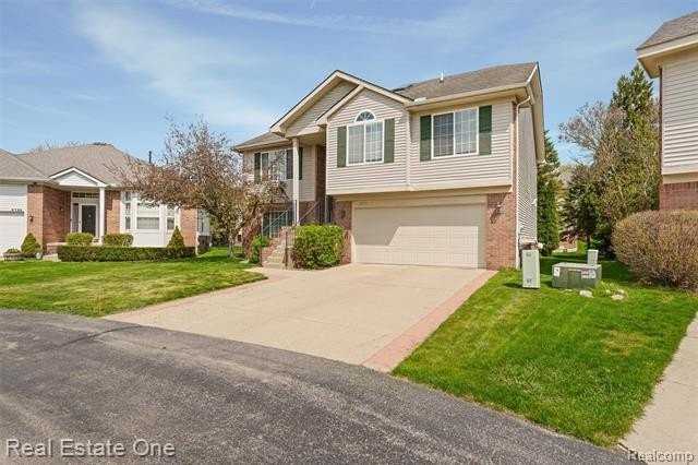 4721 Carrington Dr - Photo 4 of 46