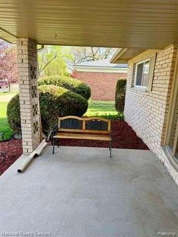 5739 Willow Creek Dr - Photo 2 of 27