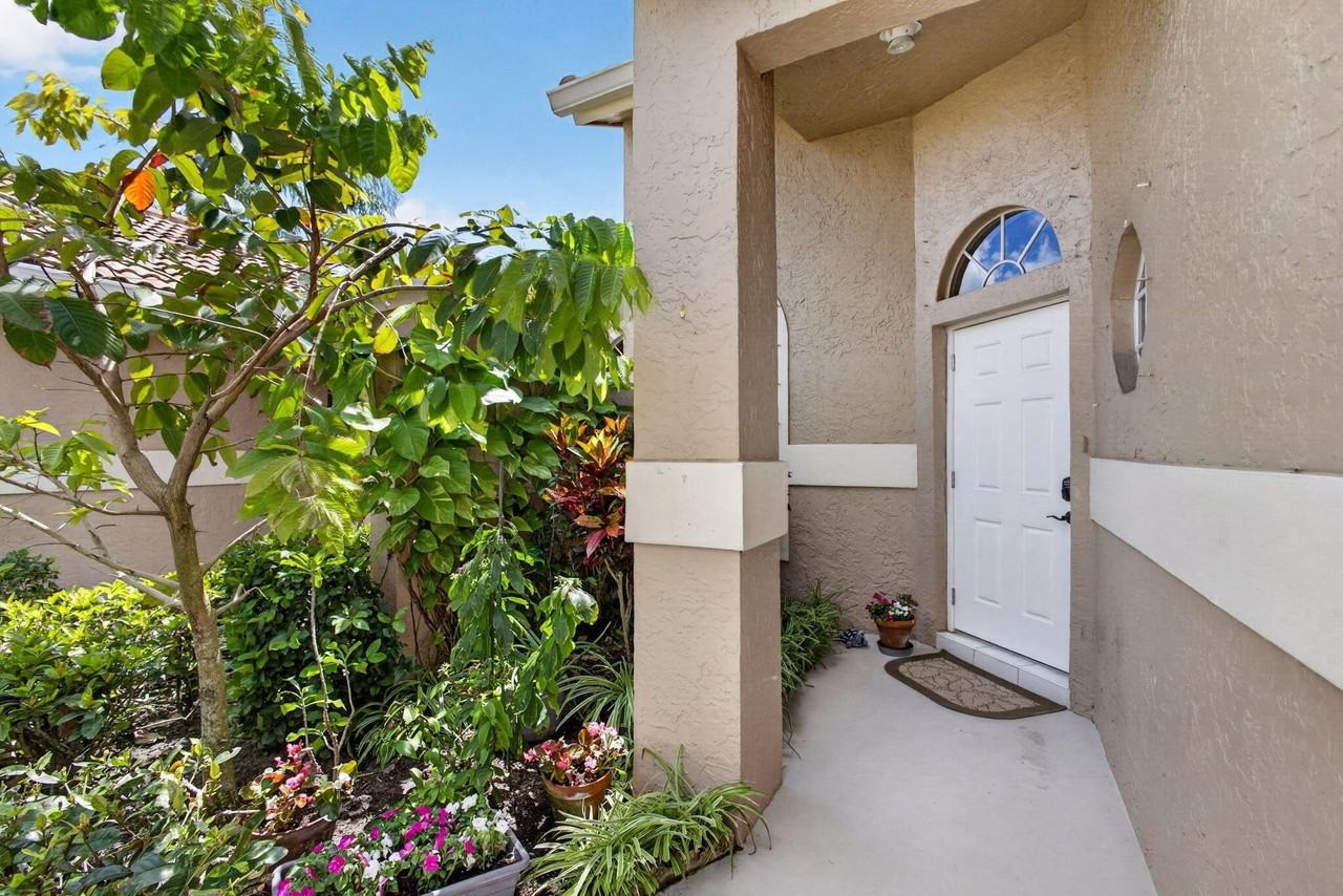 602 Sabal Palm Ln - Photo 4 of 50