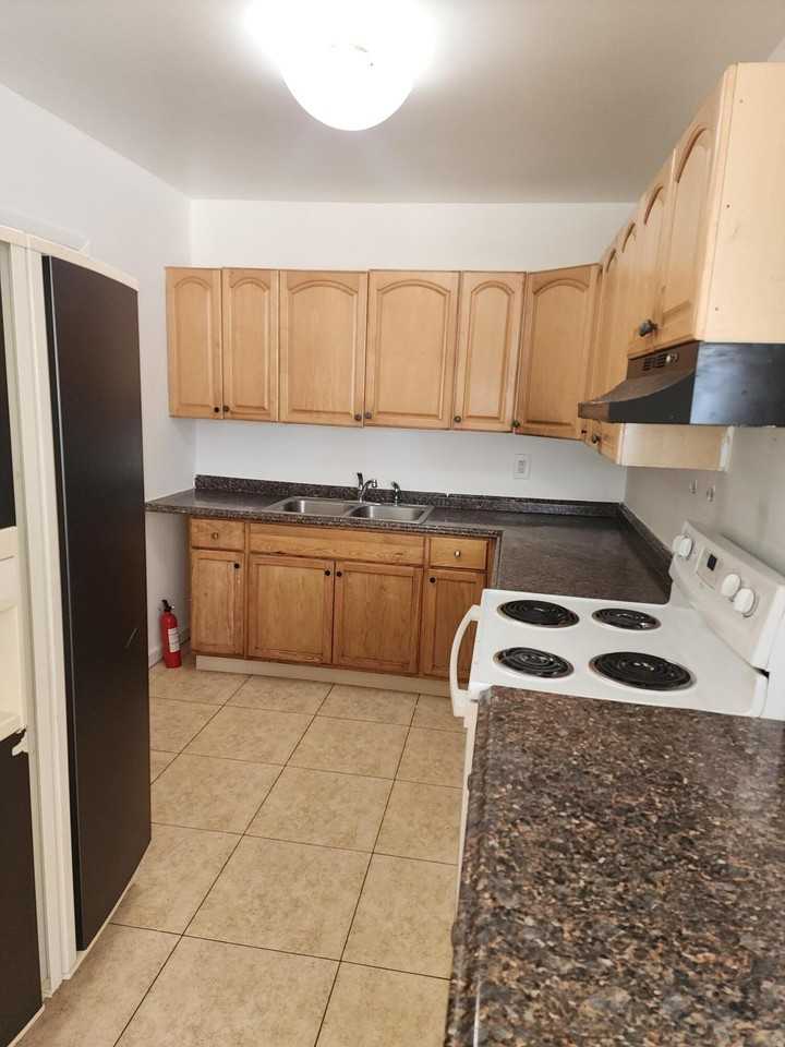 5999 Nw 42nd Ave - Photo 5 of 25